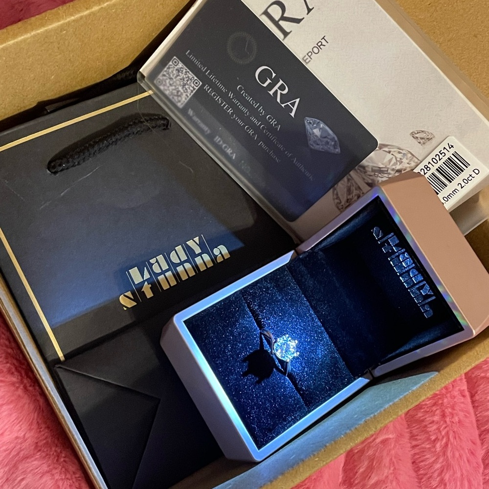 Elegant Diamond Ring with Certificate